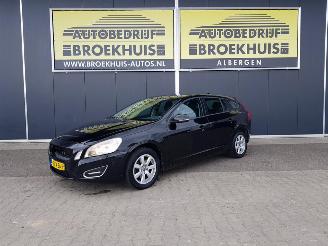 Unfallwagen Volvo V-60 1.6 D2 Momentum 2014/1