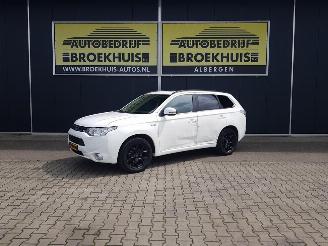 skadebil auto Mitsubishi Outlander 2.0 PHEV instyle 2013/12