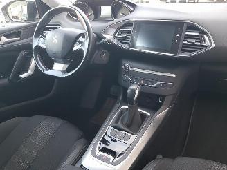Peugeot 308 SW 1.6 BlueHDI Blue Lease Premium Automatic picture 15