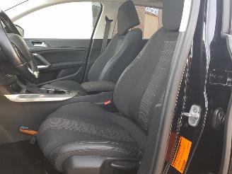 Peugeot 308 SW 1.6 BlueHDI Blue Lease Premium Automatic picture 13