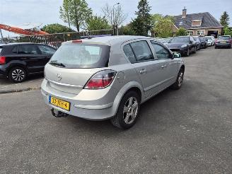 Voiture accidenté Opel Astra SW 1.6 16v 2010/6