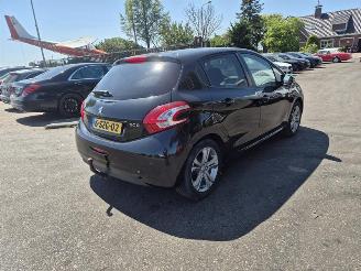 Schadeauto Peugeot 208 1.2 Vti 2014/1