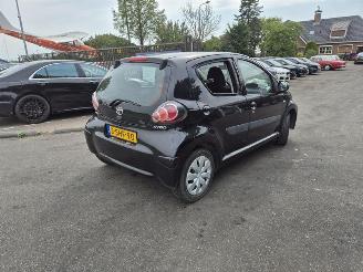 Vaurioauto  passenger cars Toyota Aygo 1.0 12v AUTOMAAT 2013/9