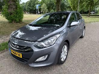 damaged passenger cars Hyundai I-30 99 kW (135 PK)  1591 cc. 2016/12