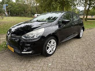Coche accidentado Renault Clio  2017/1