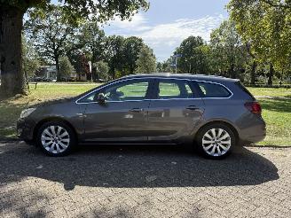 Opel Astra SPORTS TOURER picture 2