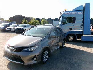 uszkodzony samochody osobowe Toyota Auris 1.3 Comfort 5 DRS HB 2013/3