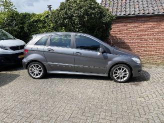 Voiture accidenté Mercedes B-klasse 180 Business Class bak en motor uitgevallen VASTE PRIJS/FINAL PRICE 2010/6