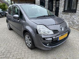 Renault Modus Automaat 1.6 82KW VASTE PRIJS picture 1