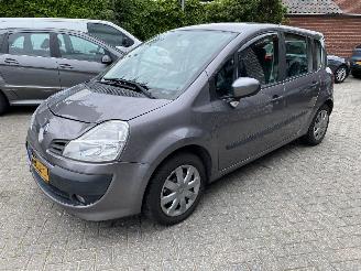 skadebil auto Renault Modus Automaat 1.6 82KW VASTE PRIJS 2010/1