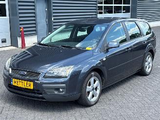 Schadeauto Ford Focus 1.6 16V Combi/o  Benzine 1.596cc 74kW (101pk) 2007/10