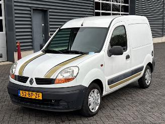 Vaurioauto  passenger cars Renault Kangoo 1.5 dCi 60 Bestel  Diesel 1.461cc 42kW (57pk) FWD 2004/10