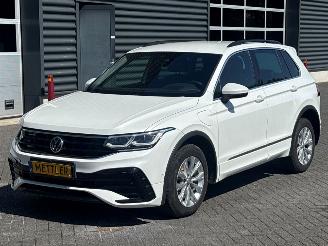krockskadad bil auto Volkswagen Tiguan R-Line 1.4 TSI eHybrid 16V SUV  Elektrisch Benzine 1.395cc 180kW (265pk) FWD 1.4 TSI eHybrid 16V SUV  Elektrisch Benzine 1.395cc 195kW (265pk) FWD 2021/6