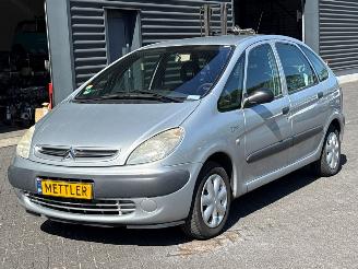 Coche accidentado Citroën Xsara PICASSO 1.8 16V MPV  Benzine 1.749cc 86kW (117pk) FWD 2003/9