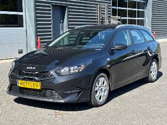 uszkodzony samochody osobowe Kia Ceed 1.0i T-GDi 12V Combi/o 4Dr Benzine 998cc 74kW (101pk) FWD 2025/8