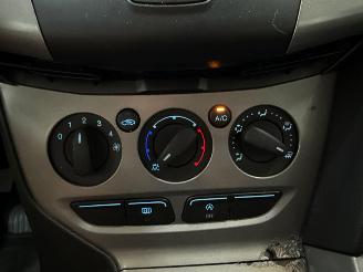 Ford Focus 1.0 Ti-VCT EcoBoost 12V 100 Combi/o  Benzine 998cc 74kW (101pk) FWD picture 17