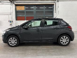 Peugeot 208 1.2 Vti 12V PureTech 82 Hatchback  Benzine 1.199cc 60kW (82pk) FWD picture 2