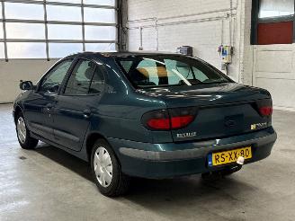 Renault Mégane 1.6i Sedan 4Dr Benzine 1.598cc 66kW (90pk) FWD picture 3