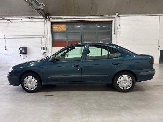 Renault Mégane 1.6i Sedan 4Dr Benzine 1.598cc 66kW (90pk) FWD picture 2