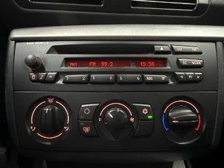 BMW 1-serie 116i 1.6 16V Hatchback 4Dr Benzine 1.596cc 85kW (116pk) RWD picture 16