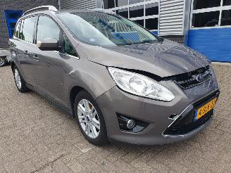 Damaged car Ford Grand C-Max 1.0 Titanium 7persoons 2013/11