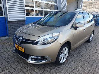 Vaurioauto  passenger cars Renault Grand-scenic 1.2 TCe R-Cinéma 2014/8