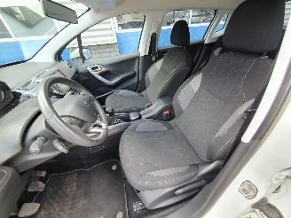 Peugeot 2008 1.2 PureTech Active picture 16