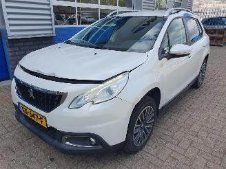 Vaurioauto  passenger cars Peugeot 2008 1.2 PureTech Active 2016/10