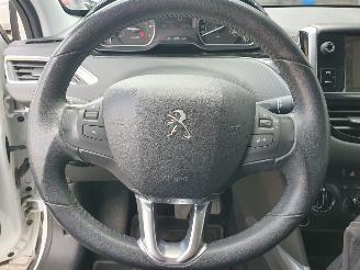 Peugeot 2008 1.2 PureTech Active picture 19