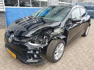 Vaurioauto  passenger cars Renault Clio 0.9 TCe Limited 2019/2