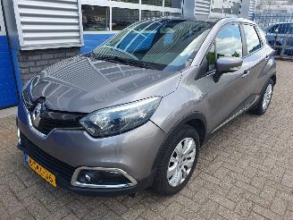 damaged passenger cars Renault Captur 1.5 dCi Expression 2014/3