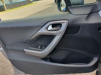 Peugeot 2008 1.2 PureTech Blue Lion picture 15