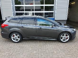 Ford Focus 1.0 Titanium picture 6