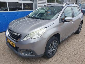 Unfallwagen Peugeot 2008 1.2 Puretech Allure 2015/7