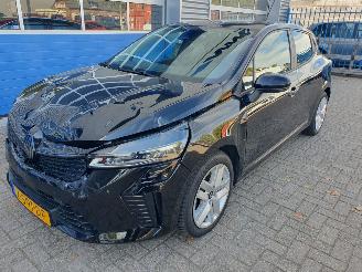 Voiture accidenté Renault Clio E-TECH FULL HYBRID 1.6 145 evolution 2024/3