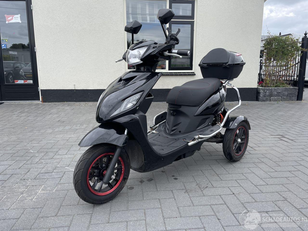 IVA  T3 SCOOTMOBIEL DRIEWIELER