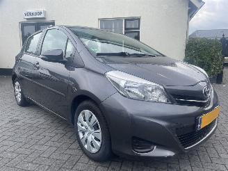 skadebil auto Toyota Yaris 1.3 VVT-i Aspiration AUTOMAAT N.A.P NL AUTO 2014/2