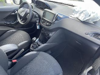 Peugeot 208 1.2 PureTech Blue Lion N.A.P NL AUTO PRACHTIG!!! picture 10