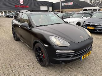krockskadad bil auto Porsche Cayenne 4.8 S  Automaat Pano 400pk 2013/2