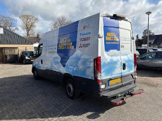 skadebil bedrijf Iveco Daily 2.3 L2H3 Automaat  NAP 2021/2