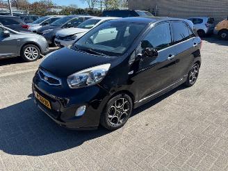 Kia Picanto 1.2  5-drs World Cup picture 3