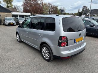 Schadeauto Volkswagen Touran 1.4 TSI Comfortline 2010/9