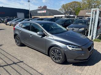 Volvo V-40 2.0 D2 Nordic+ Automaat picture 2