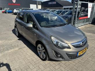 Schadeauto Opel Corsa 1.4 16v Design Edition 2013/6