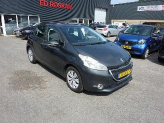 Schadeauto Peugeot 208 1.2 VTI ACCESS 2013/2