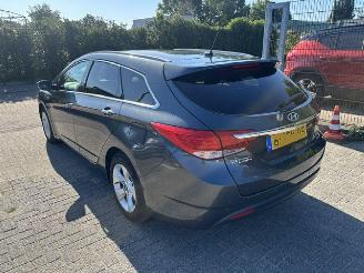 krockskadad bil auto Hyundai I-40 1.6 GDI Blue Bus.edition NAP 2013/9