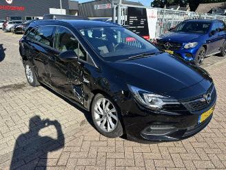 krockskadad bil auto Opel Astra 1.2 Sports Tourer  NAP 2020/1