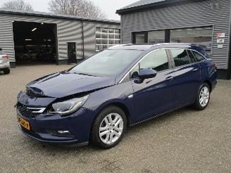 krockskadad bil auto Opel Astra SPORTS TOURER 1.0 BUSINESS+ 2016/9