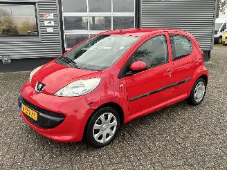 Voiture accidenté Peugeot 107 1.0-12V XS 5drs 2008/5