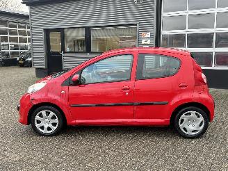 Peugeot 107 1.0-12V XS 5drs picture 2